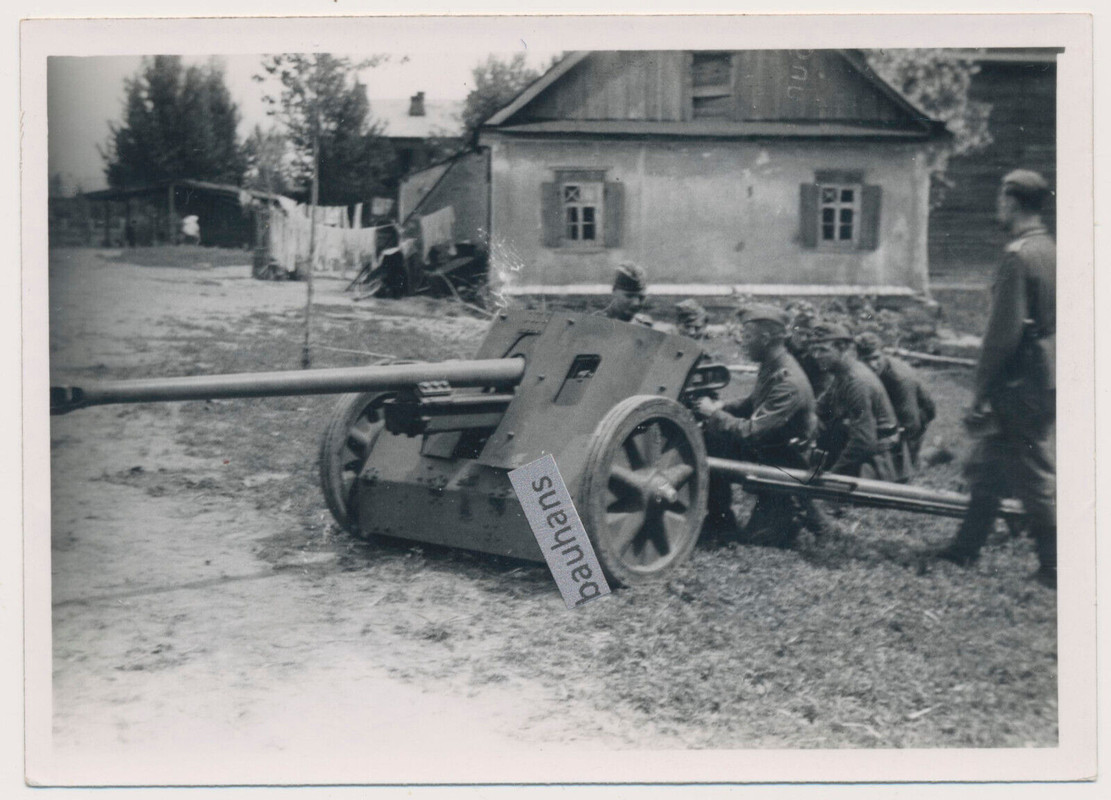 Foto 7,5-cm-Panzerabwehrkanone 40 (PaK) Geschütz, Soldaten, Stellung
