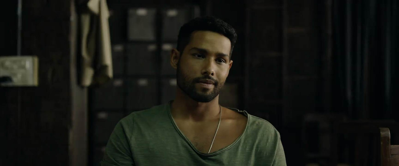 Yudhra 2024 WebRip [Hindi] 480p, 720p ESub Screenshot