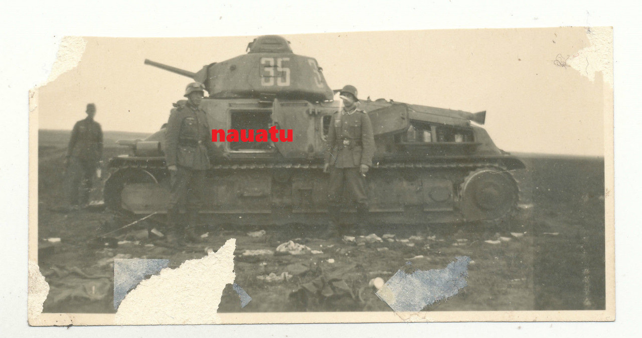 Französischer Beute Panzer mit Nummer auf dem Sc