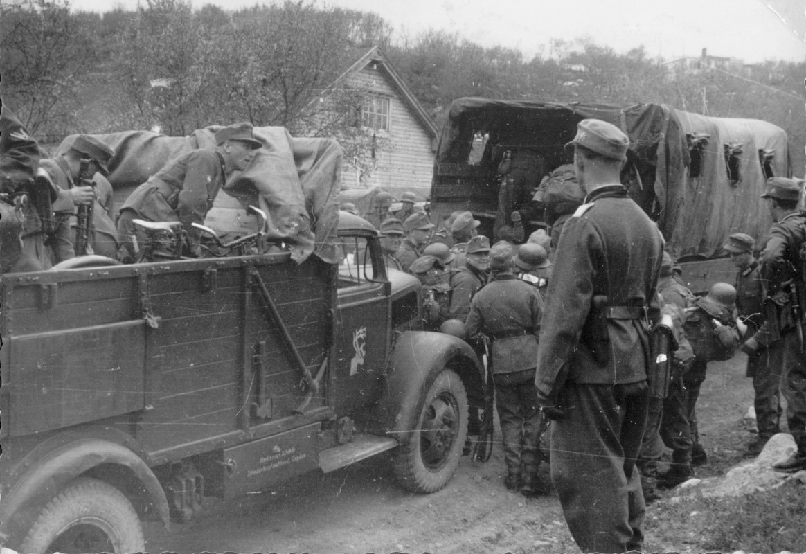 Прибытие 67-го батальона самокатчиков (Radfahr-Abteilung 67) 2-й горной дивизии вермахта (2. Gebirgs