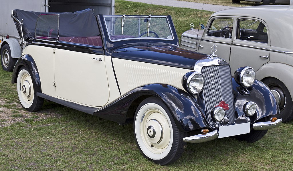 1024px-Mercedes_Benz_170V_Cabriolet_B_front_20110611