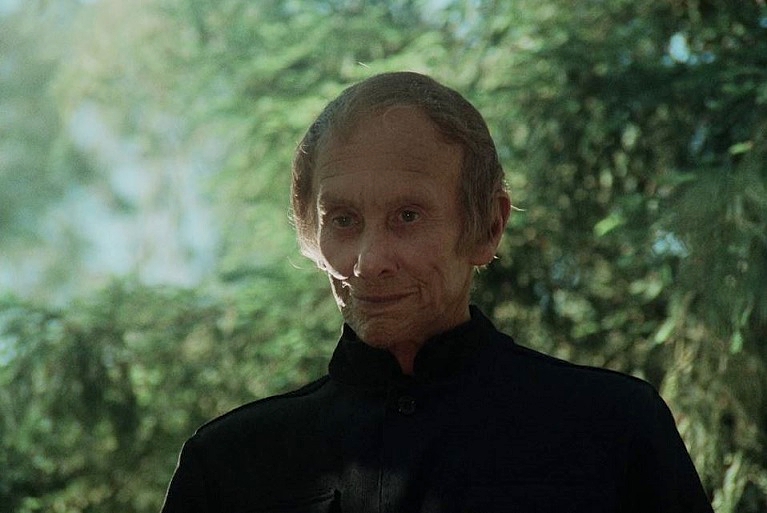 DRACULA-S-DOG-REGGIE-NALDER-1-A-FOTOR.jpg