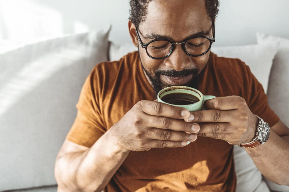 Test viral de la taza de café ¿Cómo sostienes tu bebida?