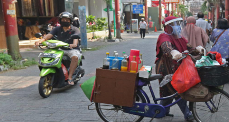 PSBB Jogja Diperpanjang, Penghasilan Penjual Jamu Keliling di Bantul Alami Penurunan