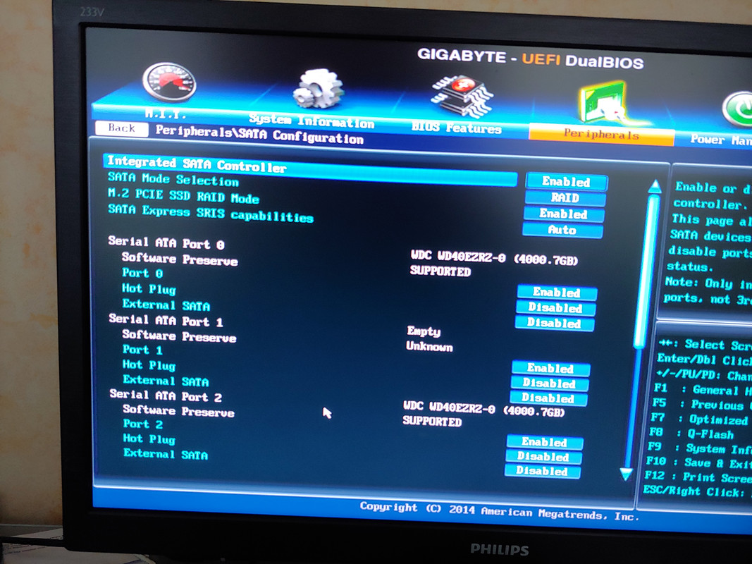 Integrated SATA controller activé et SATA mode sélection à RAID