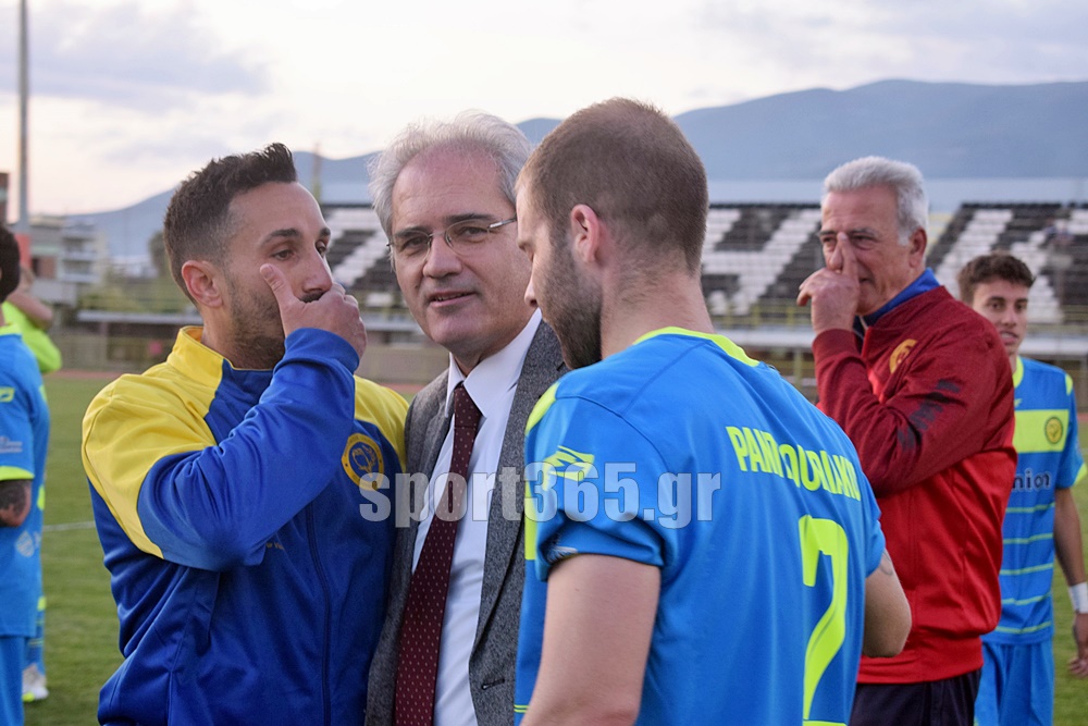 , &Tau;&epsilon;&lambda;&iota;&kappa;ό&sigmaf; &Kappa;&upsilon;&pi;έ&lambda;&lambda;&omicron;&upsilon; &Mu;&epsilon;&sigma;&sigma;&eta;&nu;ί&alpha;&sigmaf;: &Phi;&omega;&tau;&omicron;&rho;&epsilon;&pi;&omicron;&rho;&tau;ά&zeta; &alpha;&pi;&omicron; &tau;&eta;&nu; &Pi;&alpha;&rho;&alpha;&lambda;ί&alpha;