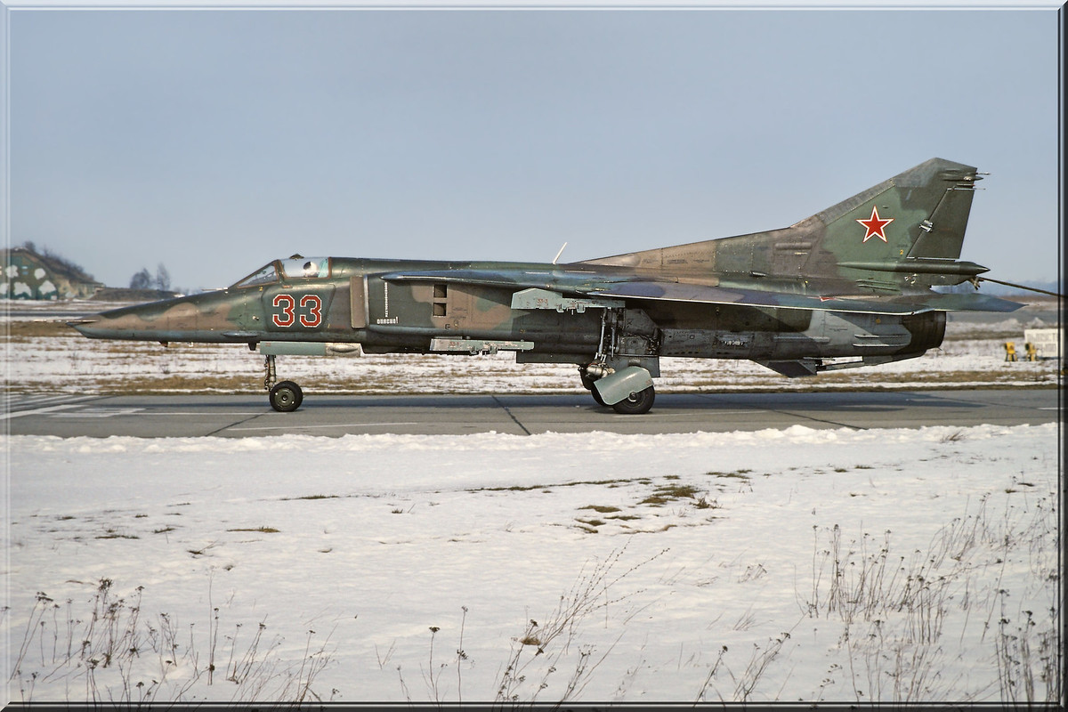 296 APIB Mig-27D 33 Red_61912551104, Winter 1992-1993 (2)