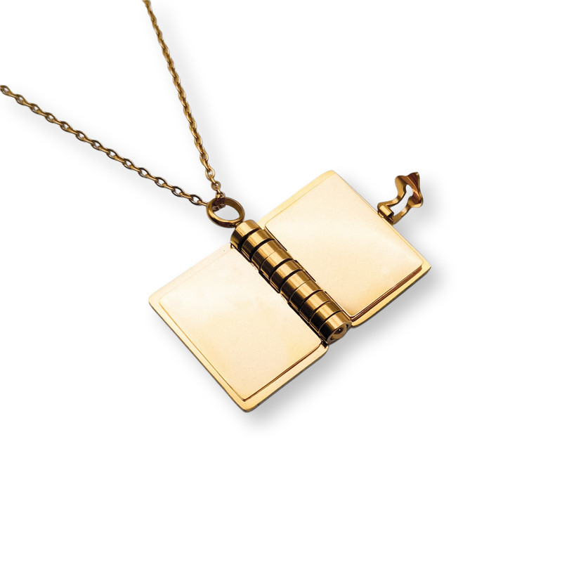 Кулон-книжка с гравировкой