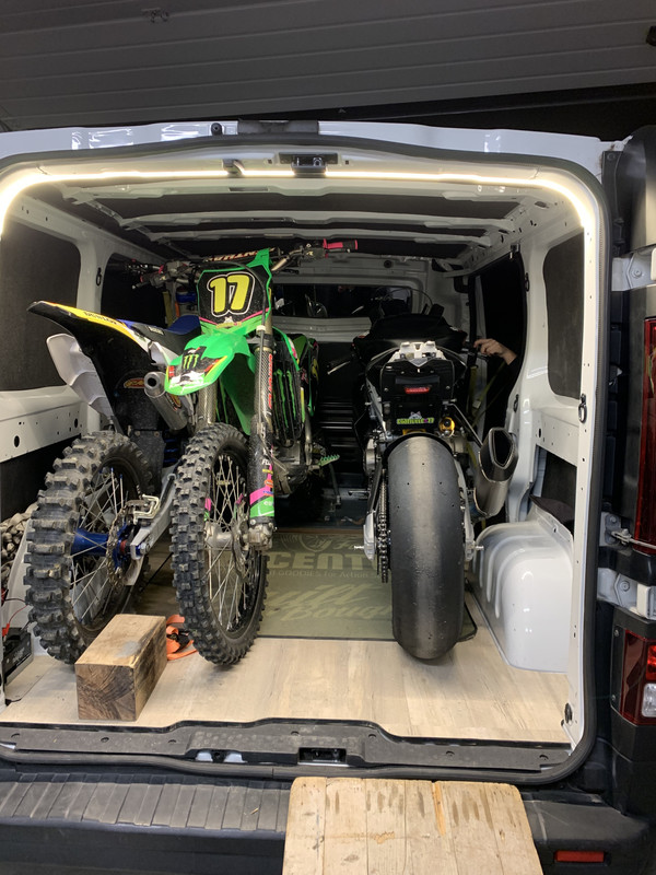 D32C24CC-3F29-4676-AE21-A1C4D8D7FDE7