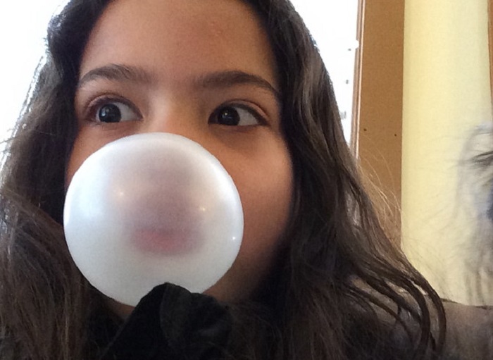 Ilustrasi mengunyah permen karet