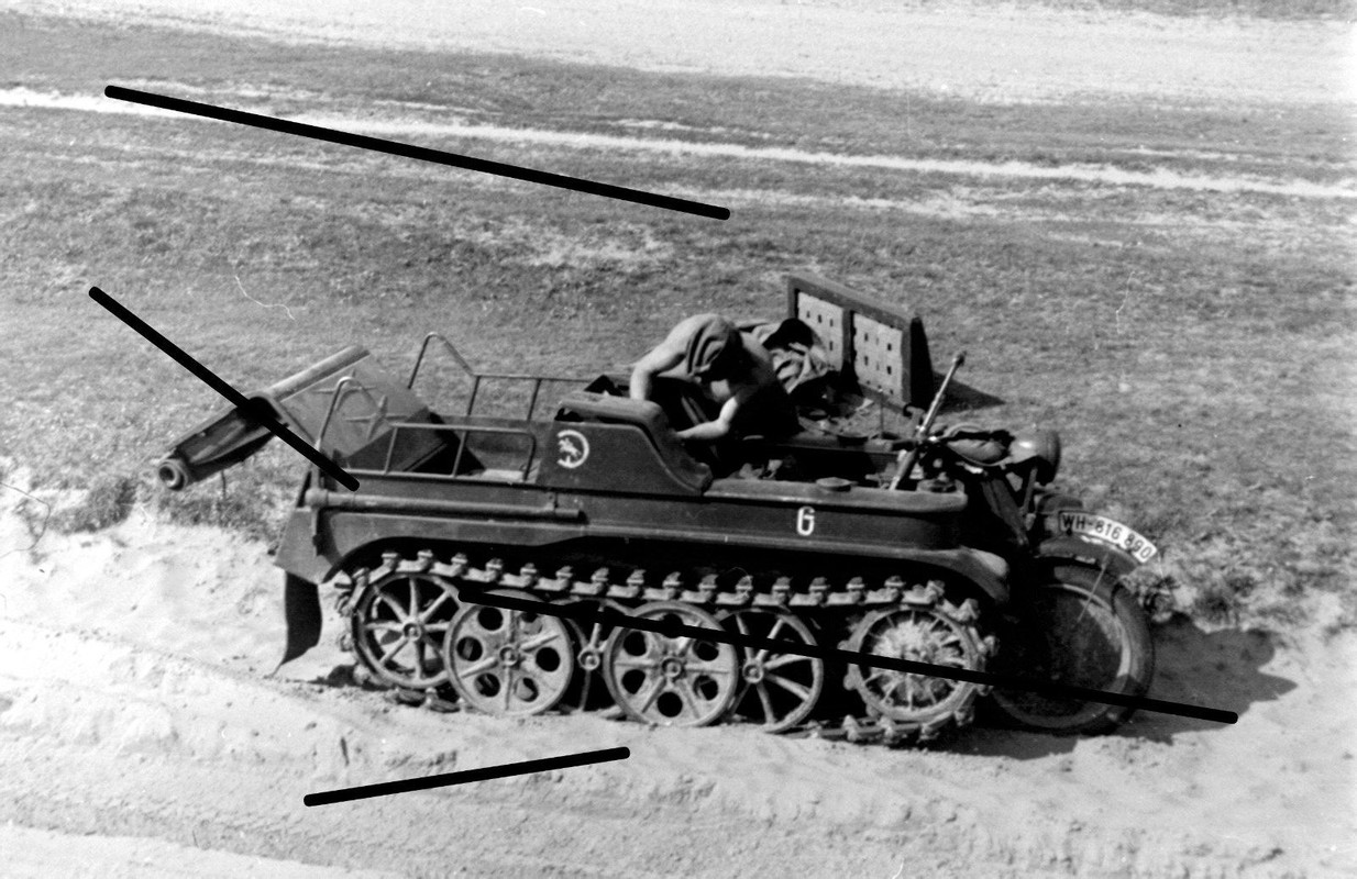 Rußland Panzerartillerie NSU Kettenkrad Taktisches Zeichen Pferd