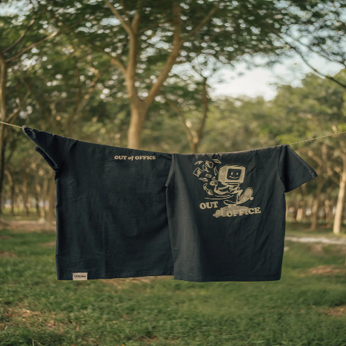 https://i.postimg.cc/529k3cLv/Hanging-out-the-t-shirts-under-the-sunshine-directly.jpg