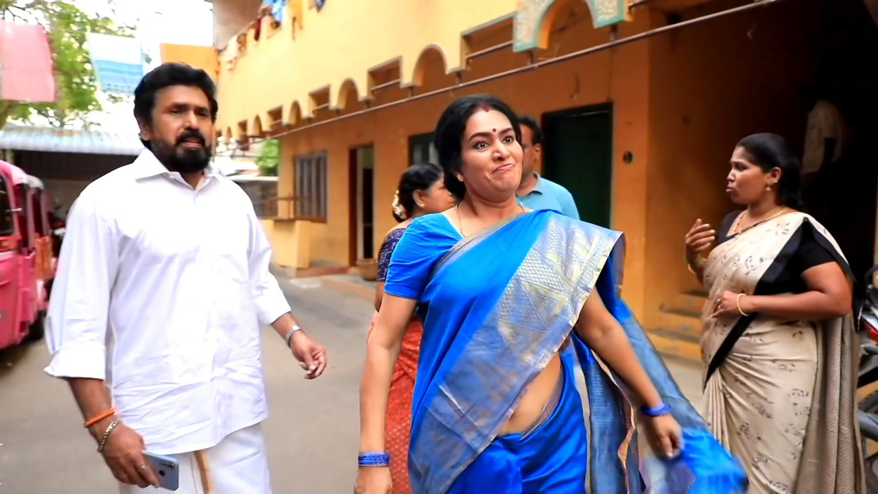 Tamil Sexy Actress wide open Deep Navel show in blue saree.mp4_snapshot_00.16.049