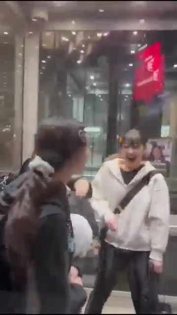 cap_SG - BABYMETAL have arrived in Colombia  #babymetal_00:00:39_27