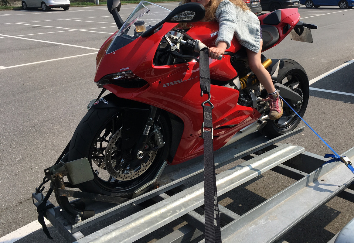 F575C210-5DFA-46DF-9328-5361D13F6F59