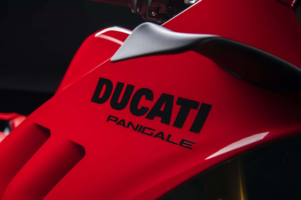 Фотографии Ducati Panigale V4 2022