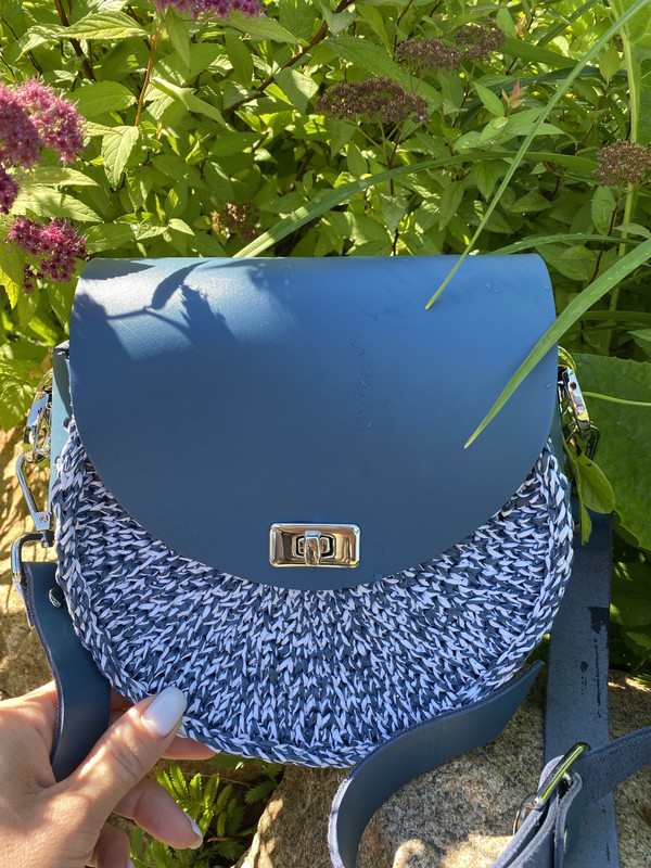 69F453B6-AAB6-423A-A446-3F150ACA857F