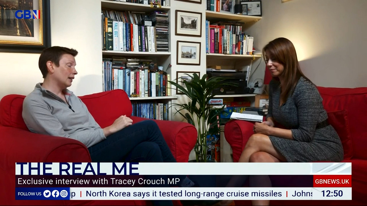 09.13 - 12.00.00 - The Lunchtime Briefing with Gloria De Piero. Your ....ts_snapshot_51.54.722