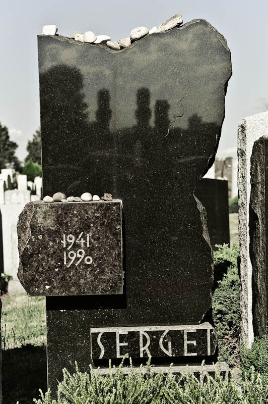 1-Sergei-dovlatov-tomb