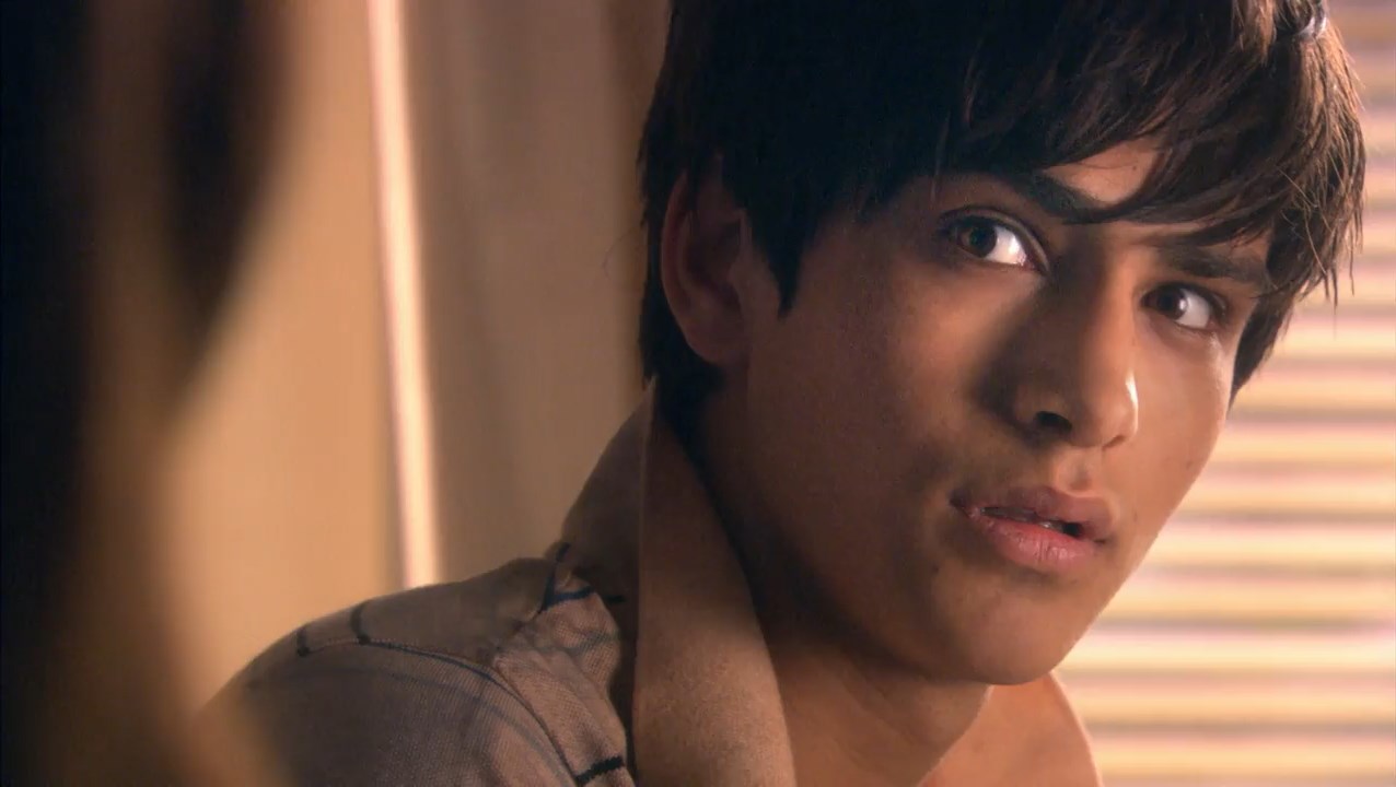 Skins (2009) Season 3 [Hindi + Tamil + Telugu + English] WebRip 480p, 720p ESub - Complete Screenshot