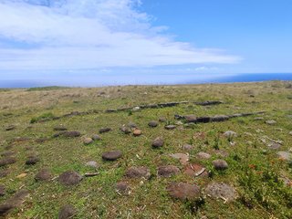 Poike:Ahu Kiri Reva-Papa u'i hetu'u-Ana o Keke-Té Ahu Moai Tea-Maunga - Isla de Pascua - Chile (26)