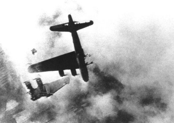 Bombardero Avro Lancaster de la Royal Air Force en St. Vith, Bélgica, el 26 de diciembre de 1944