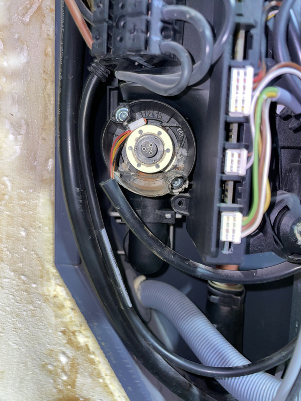 F5557A77-6699-41B8-A026-CD8F3FDDB1D7