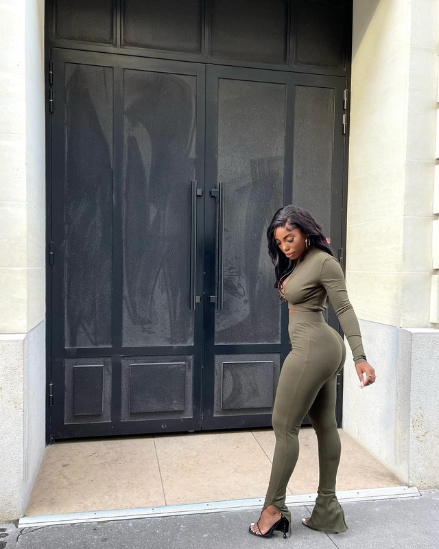 melaxgoddess posts 2022-01-24 15.07 CZIXOtms__Y_5_5 272664729_495751778558991_541090798457353334_n(1