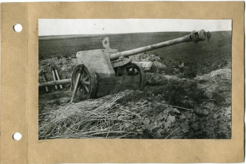 Противотанковое орудие, брошенное немецкими войсками близ Сандомира. 1-й Украинский фронт.