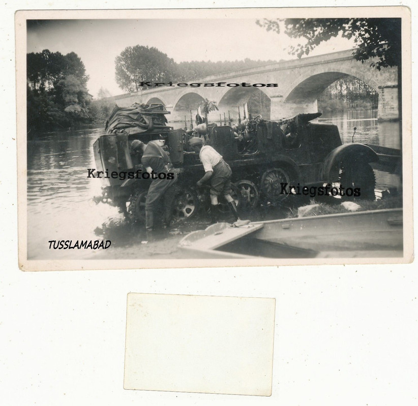 Kettenfahrzeug Halbkette Sd.Kfz. im Fluß Reinigu