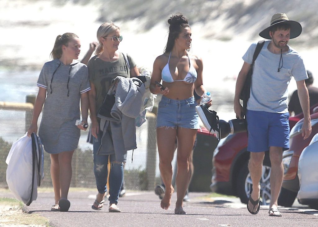 Holly-Young-Upskirt-STARS-com-47