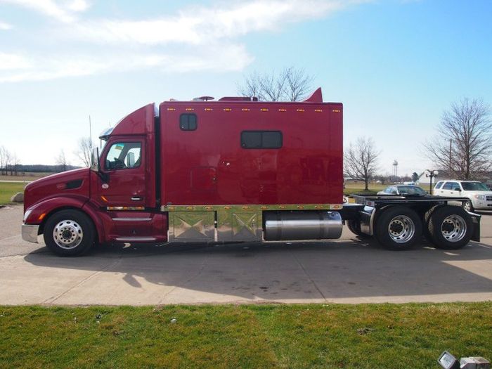 С таким грузовиком и дом не нужен