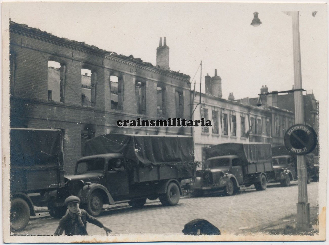 Orig. Foto Einmarsch Mercedes Benz Lkw in zerstörtes ARRAS Frank