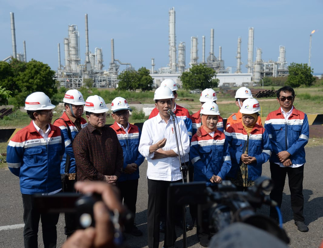 Gubernur Khofifah Dampingi Presiden Jokowi Tinjau Kilang TPPI Tuban