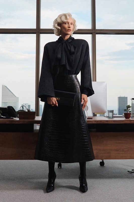 Balenciaga, la campagna SS23 con Nicole Kidman e Bella Hadid Balenciaga, la campagna SS23 con Nicole Kidman e Bella Hadid