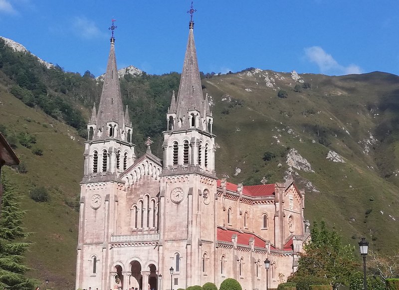 ESCAPADA POR ASTURIAS ORIENTAL - Blogs de España - LAGOS DE COVADONGA-PICO JULTAYU-COVADONGA Miércoles 9 de Septiembre (17)