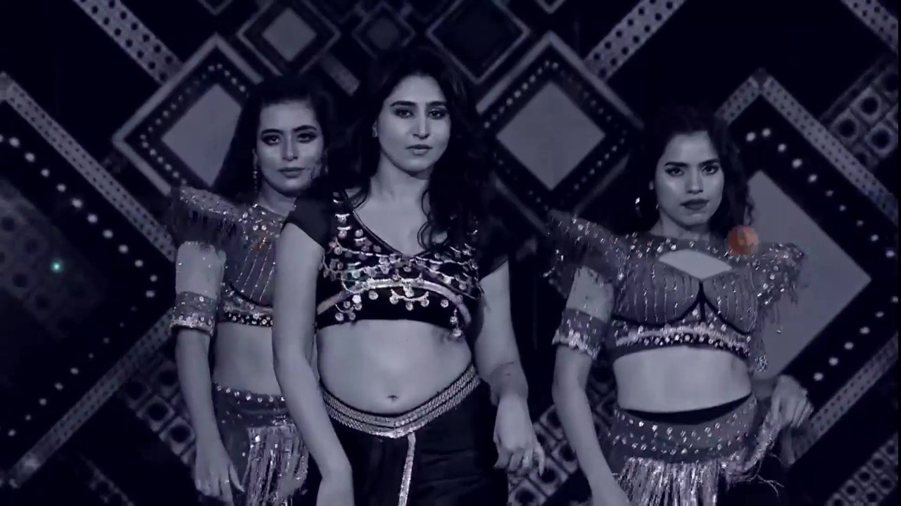 Varshini Sounderajan leaked Instagram viral photos selfie clothless romantic onlyfans Pinterest redit pictures of her juicy curves saari backless salwar shirt ceamy figure tiktok, Imdb, Flickr, Tumblr cleavage exposing navel armpit juicy lip navel,iduppu,kiss smooch Email Id, WhatsApp Number,