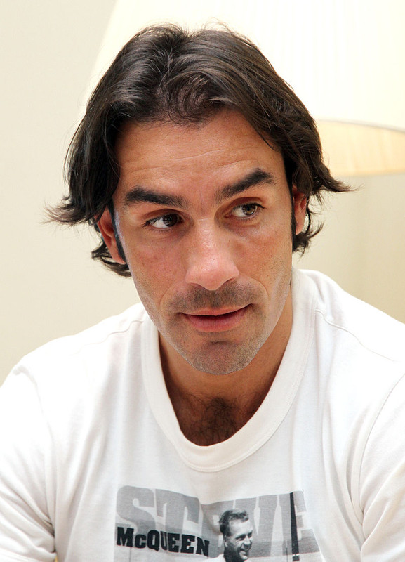 800px-Robert-Pires-2011.jpg
