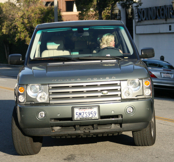 Photo of Tori Spelling Cadillac Escalade - car
