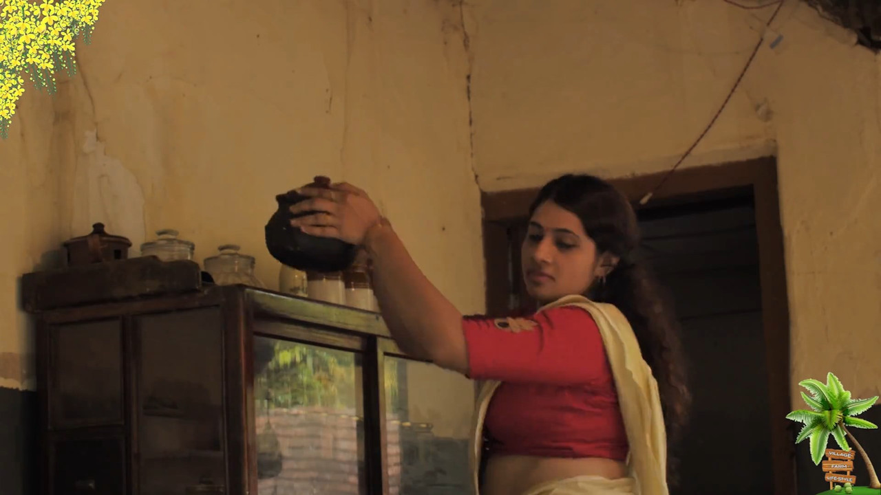 Curvy Beautiful Malyali Lady Sexy Big Boobs and Tummy in Kerala Saree.mkv_snapshot_00.41.963