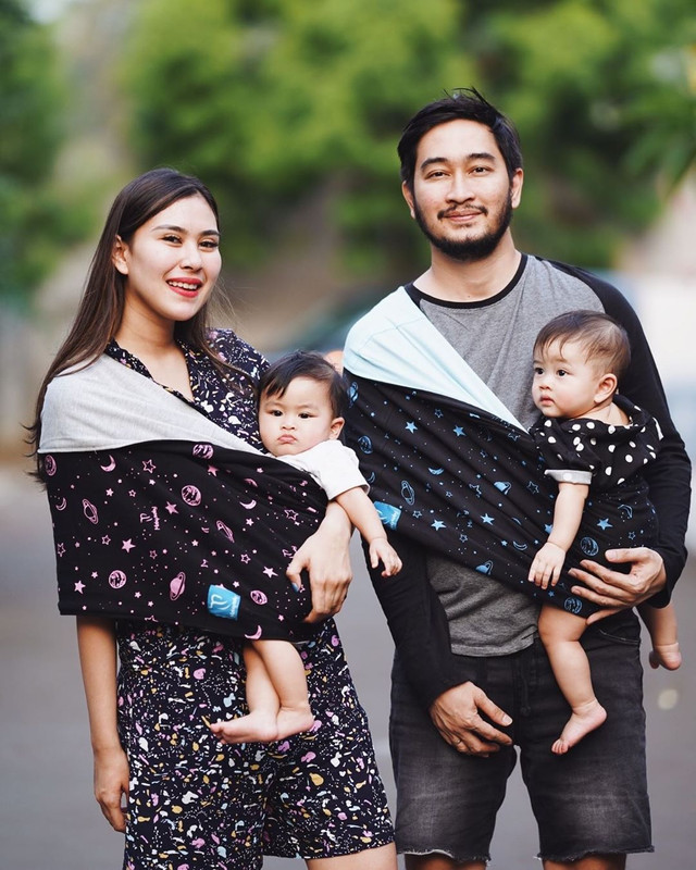 Syahnaz Sadiqah memiliki anak kembar laki-laki dan perempuan