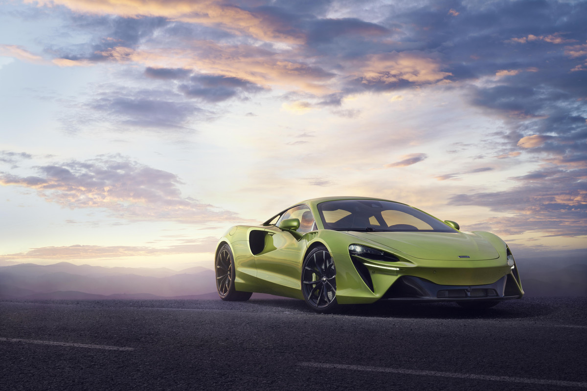12910-McLarenArtura