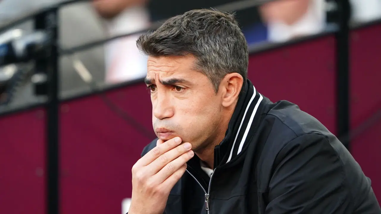 First the present of Benfica and then the future says Bruno Lage.