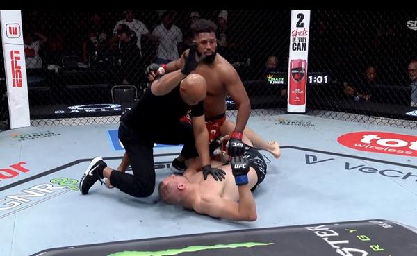 Уолдо Кортес-Акоста нокаутира Анте Делия в първия рунд