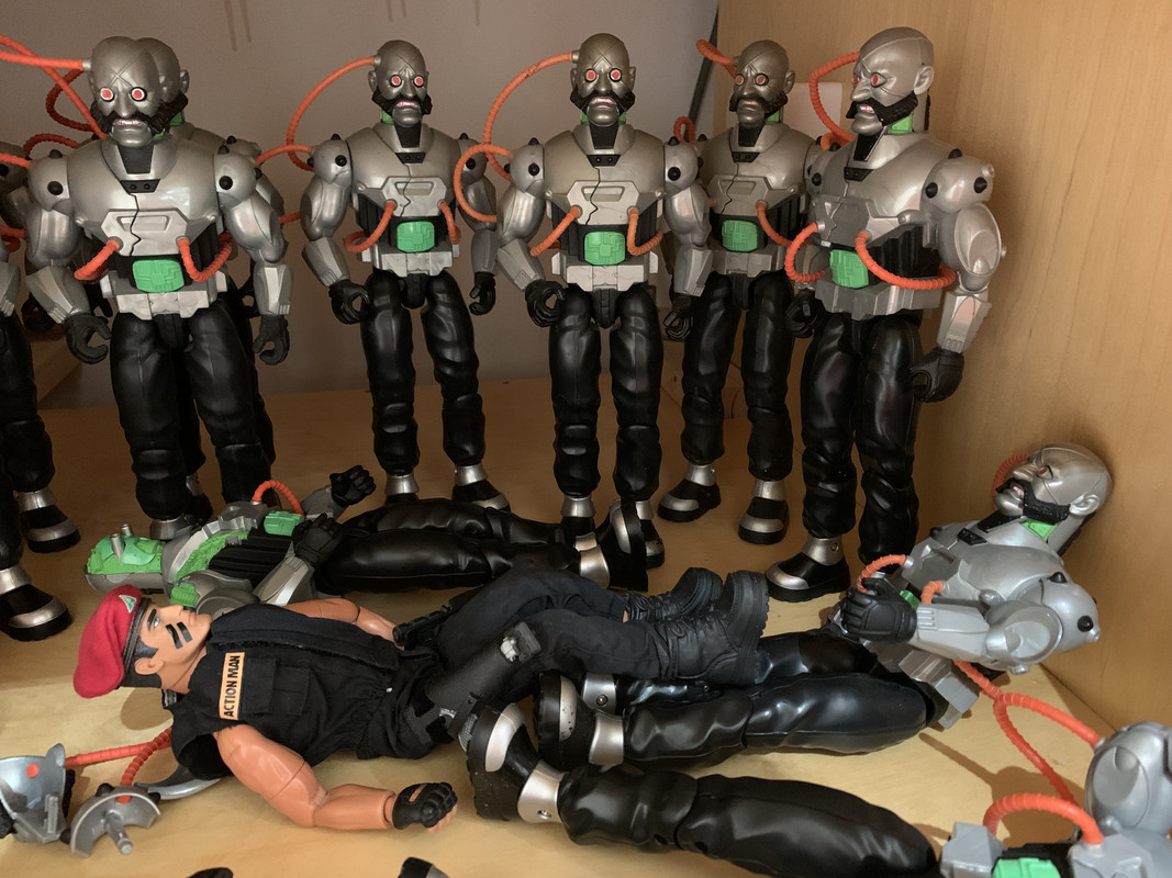 Action Man vs 14 silver robots. 7-D808863-B520-40-C4-A81-A-1-B82-C6-C31995