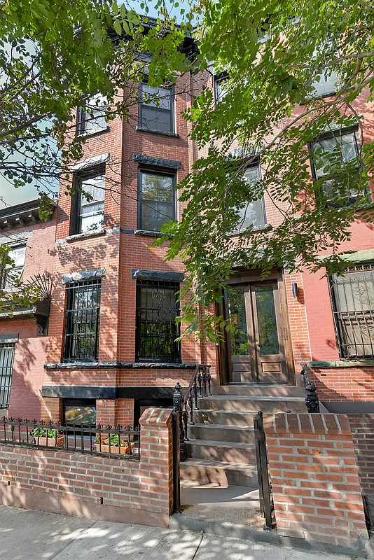 11 Park Place property photo 3