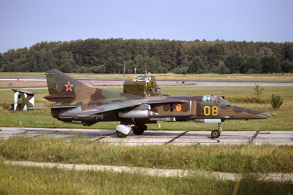 19 GvAPIB Mig-27D Yellow 08_61912561312 [Lärz 8.92]