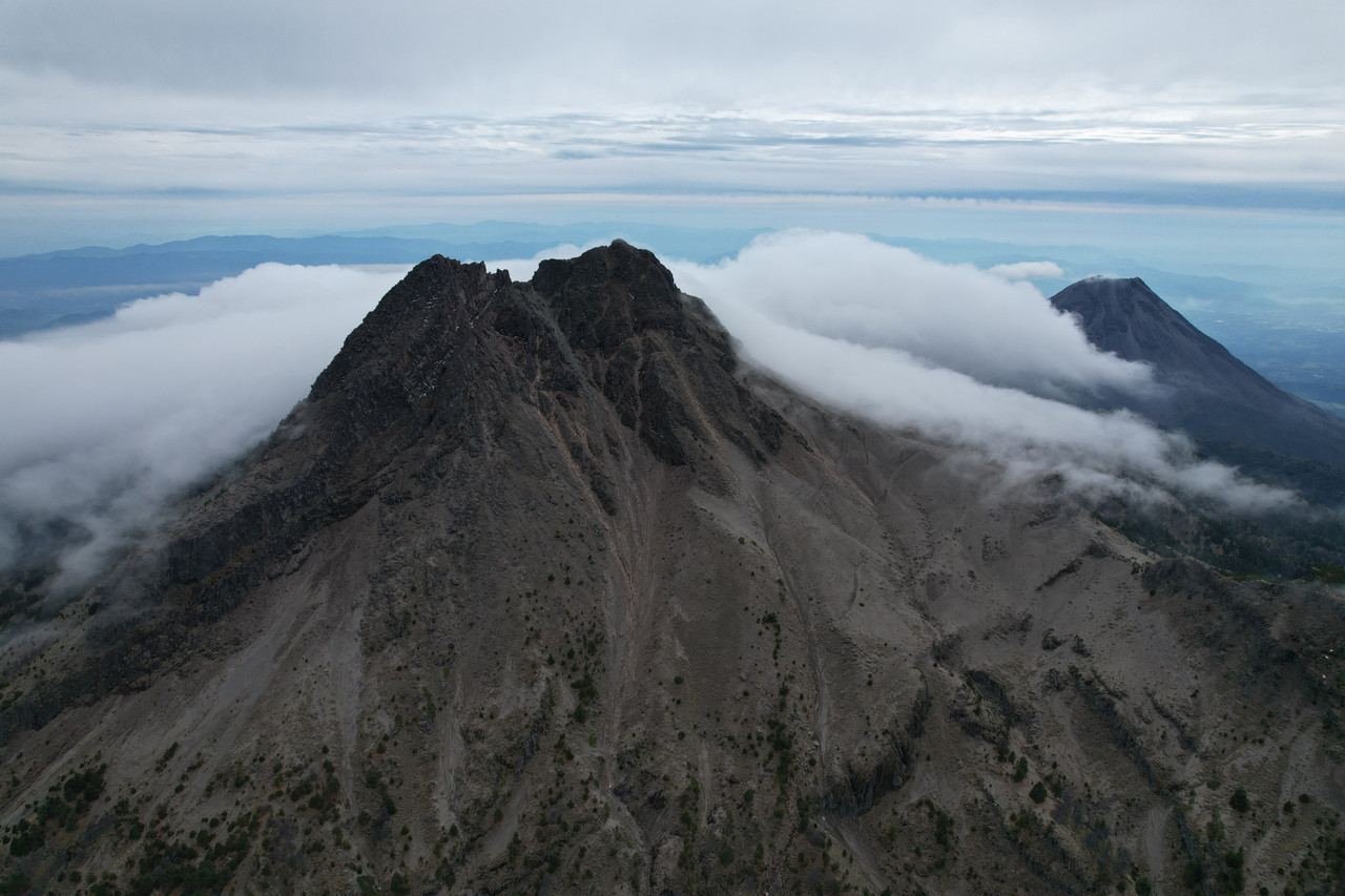 Paisaje aéreo del Nevado de Colima para Mountain Challenge