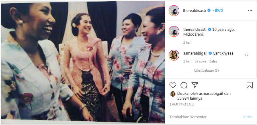 Dian Sastro mengunggah potretnya saat masih muda