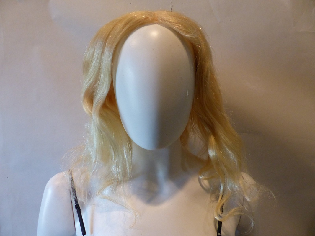 WIGS WOMENS 16" BLONDE BODY WAVE WIG WITH WIG CAP